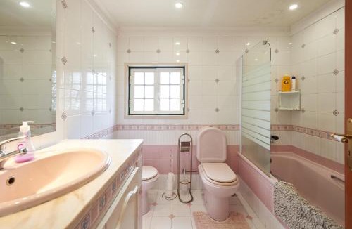 Melecas House | Sun House III - Near Sintra - Kitchen - Pool