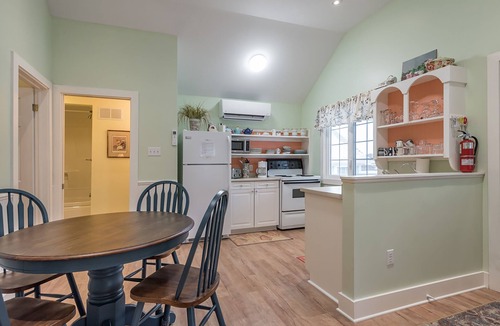 Hubbards Cottage | SUN, SAND, OCEAN, in Hubbards. What more do you need?