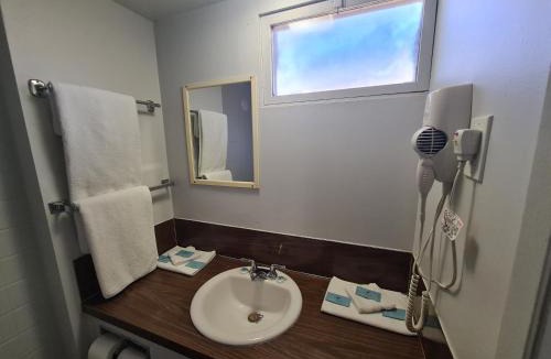 Cache Creek Hotel | Sundowner Motel