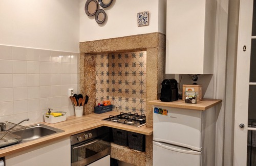 Santos Apartment | Sunny 2BR - Av. D. Carlos I, Lisbon (São Bento)