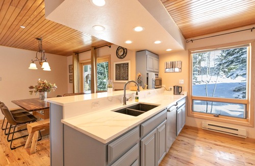 Warrior's Mark House | Sunrise Ridge Townhome: Hot Tub, Stunning Views