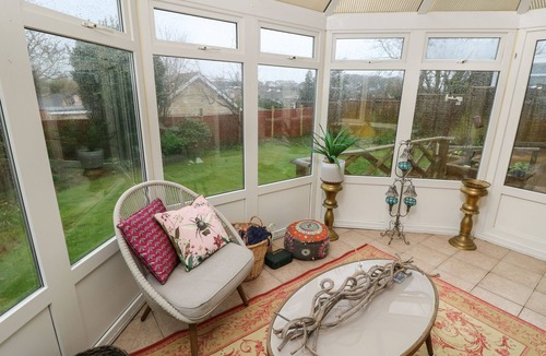 Freshwater House | SUNSET BEACH, family friendly, country holiday cottage in Freshwater