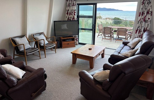 Paraparaumu Beach House | Sunset Shores - Paraparaumu Beach Retreat