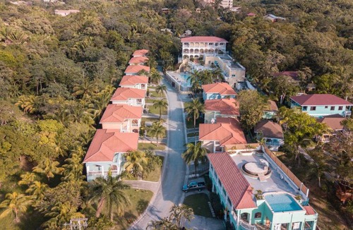 West End Villa | Sunset Villa 3C by Splash Inn