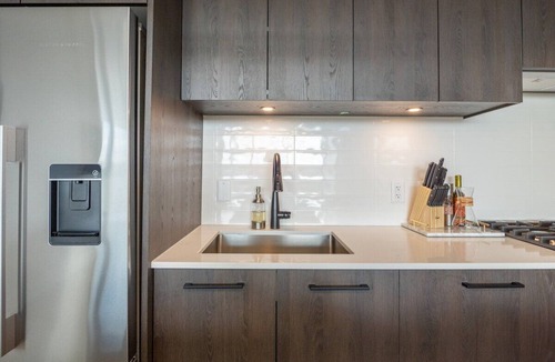 Sunnyside Condo | Sunsets & Mountains in NEW Central 2BR Condo w Parking