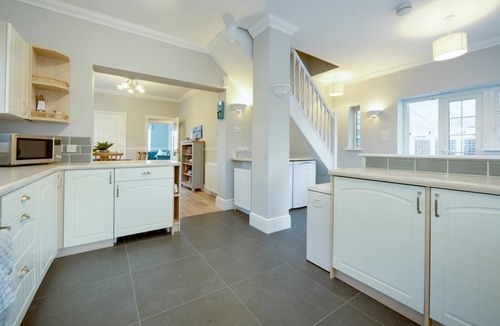Rustington House | Super 5 Bedroom Family Friendly Retreat Rustington