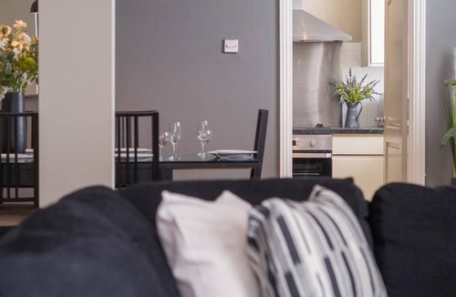 Montpelier Apartment | Super Smart Central Brighton Town House | By My Getaways