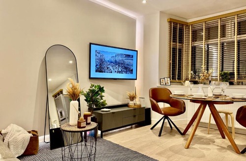 West Hendon Apartment | Superb Duplex in North London with reserved parking