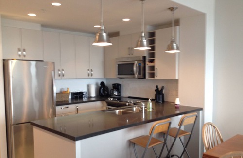 Lower Lonsdale Apartment | Superb Executive 1 Bedroom Apartment Lower Lonsdale