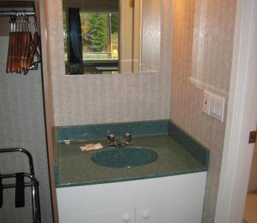 Rossland Hotel | SureStay Hotel by Best Western Rossland Red Mountain