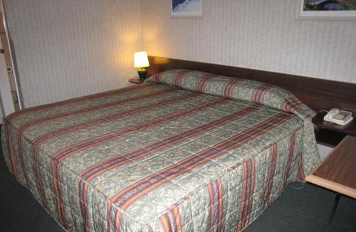 Rossland Hotel | SureStay Hotel by Best Western Rossland Red Mountain
