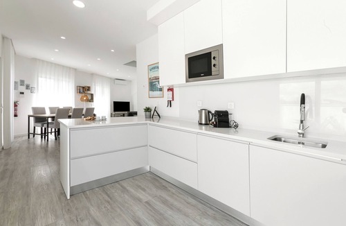 Peniche Apartment | Swell House - Stylish Baleal Beach Apartment