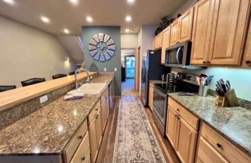 Peak 8 Ski Chalet | Tall Pines Superchair Townhome Ski In/Out Private Hot Tub