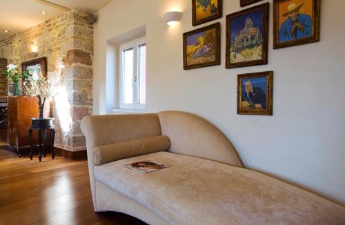 Old Town Apartment | Tenedos Loft Apartment