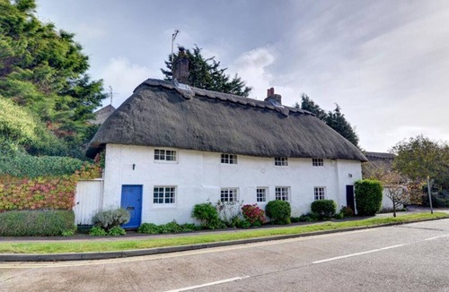 Shoreham-by-Sea House | Thatch Cottage - Four Bedroom House, Sleeps 6