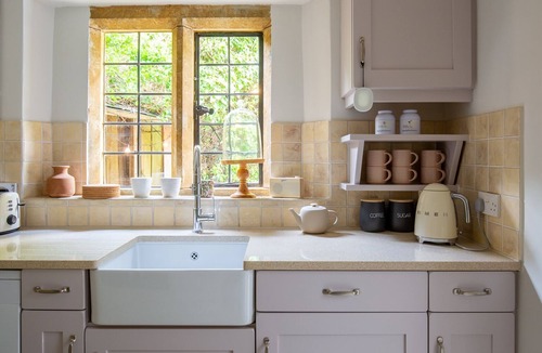 Great Tew Cottage | Thatch on the Green - Beautiful cottage near Soho Farmhouse. Pet friendly.