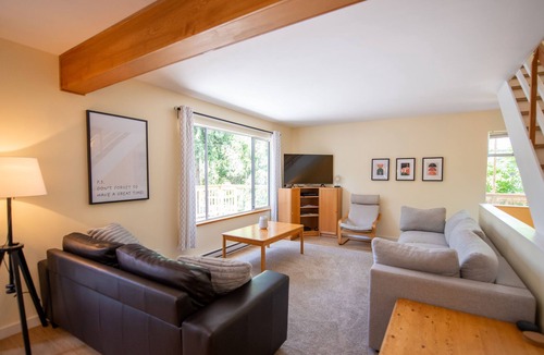Madeira Park Cabin | The Arrow Gardens & Hot Tub in Madeira Park