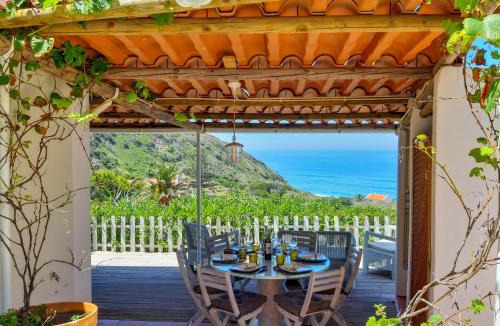 Colares House | The Beachfront Casa da Rampa