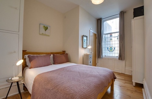 Hove Apartment | The Bell - One Bedroom Apartment, Sleeps 2