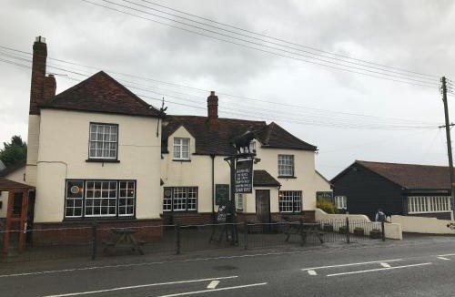 Fyfield Hotel | The Black Bull Inn