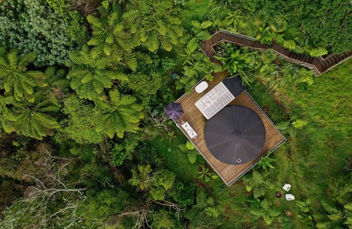 Oakura Cabin | The black Yurt
