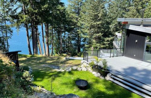 Bowen Island Villa | The Bluewater Retreat