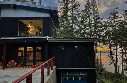 Bowen Island Villa | The Bluewater Retreat