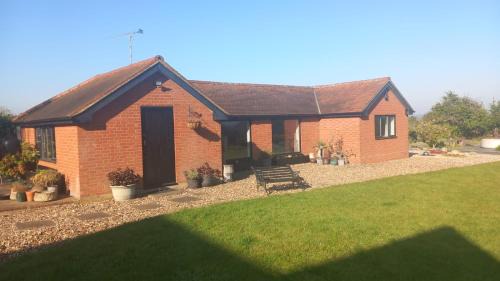 Waltham Abbey House | The Bungalow, in heart of High Beach, Epping Forest