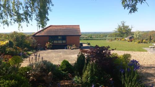 Waltham Abbey House | The Bungalow, in heart of High Beach, Epping Forest