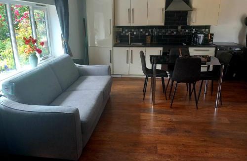 Waltham Abbey House | The Bungalow, in heart of High Beach, Epping Forest