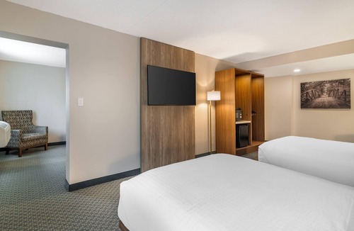 Cohoes Hotel | The Clocktower Hotel Latham - North Albany, an Ascend Collection Hotel