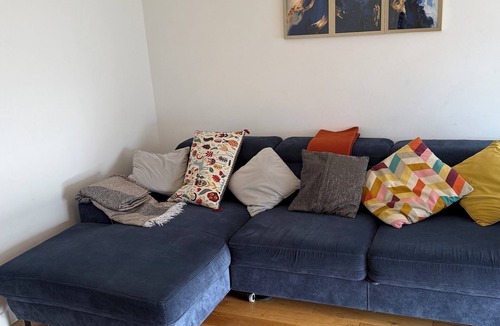 Redbridge Apartment | The Comfort OneWarmNest Home