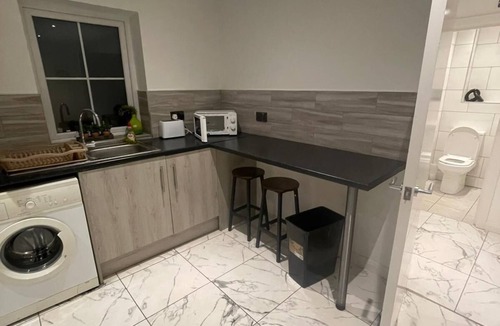 Loughborough Apartment | The Cotes Suite by Nestura