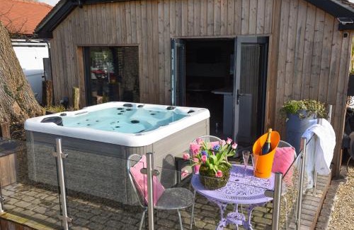 Emsworth House | The Cow Shed - WOW Factor Countryside Retreat