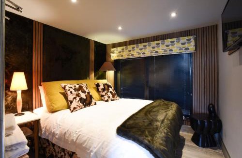 Emsworth House | The Cow Shed - WOW Factor Countryside Retreat
