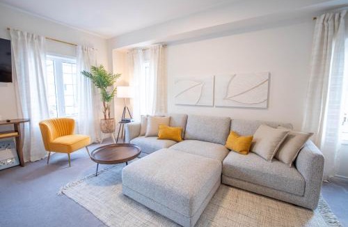 Ancaster Apartment | The Cozy Corner