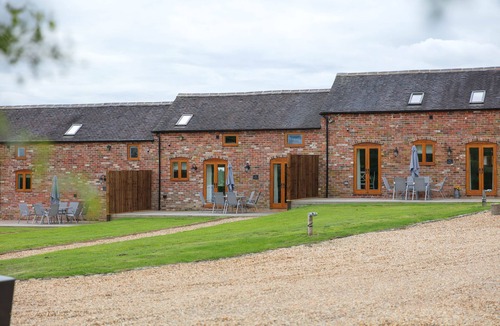 Ashby-de-la-Zouch House | The Dairy 2 bedroomed barn conversions sleeps 4+2 on the sofa