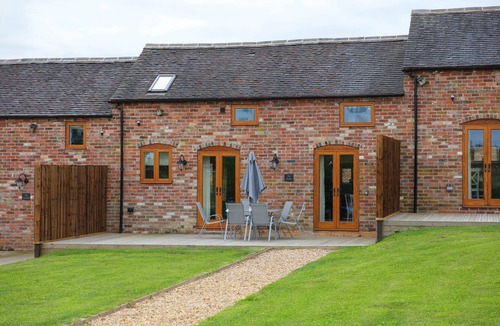 Ashby-de-la-Zouch House | The Dairy 2 bedroomed barn conversions sleeps 4+2 on the sofa