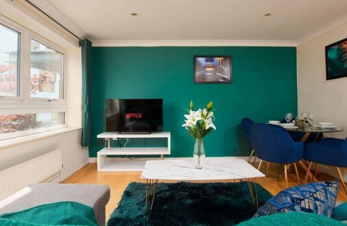 Cambridge Condo | The Exquisite Jewel of Cambridge Sleeps 18