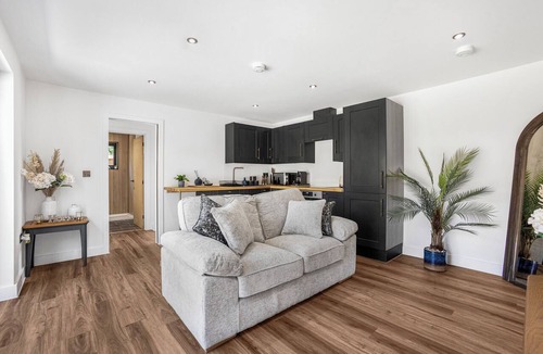 Dunmow Cabin | The Flitch Way Retreat | Luxury Lodge & Hot Tub