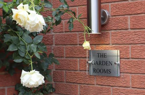 Newark House | The Gardens Room