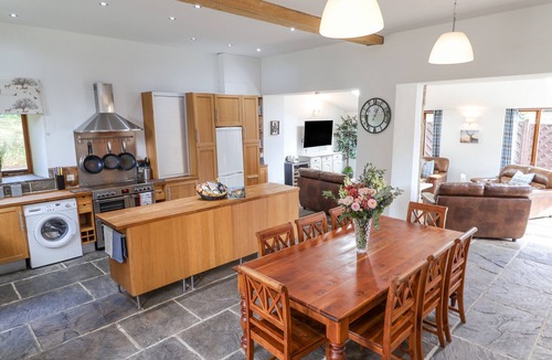 Teversal Cottage | THE GATEHOUSE, pet friendly, character holiday cottage in Mansfield