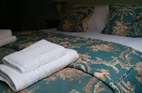 Knipton Hotel | The Geese and Fountain