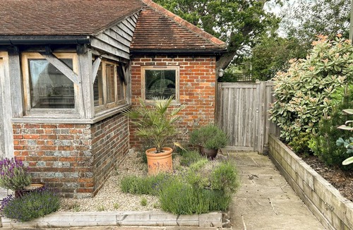 Upper Dicker House | The Granary - A luxurious cosy Grade II listed 18th century barn conversion