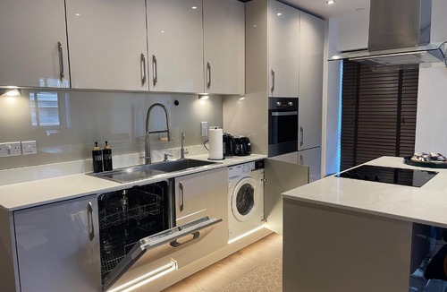 Harlow Apartment | The Hepworths Comfort Delight-Edinburgh Way Harlow