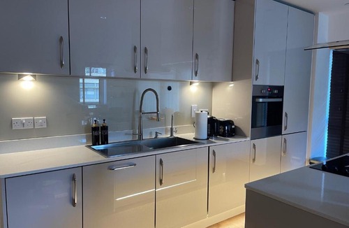 Harlow Apartment | The Hepworths Comfort Delight-Edinburgh Way Harlow