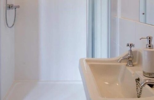 Newark Bed & Breakfast | The Lions
