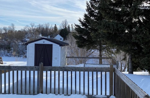 Timiskaming District House | The Little Green House :2 bedroom house on river, short walk to downtown core