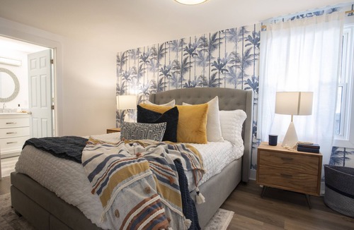 Town of Essex House | The Lypps Beach Bungalow - luxury rental on route to many wineries!