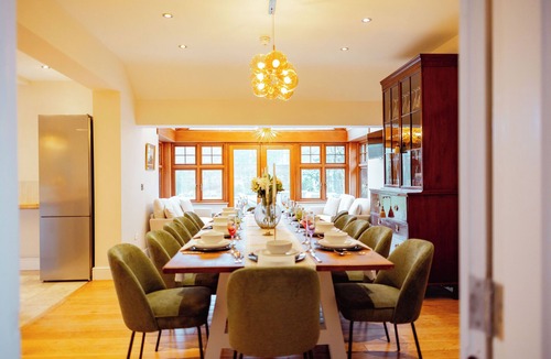 Repton House | The Manor Lodge, Repton - Luxury House Sleeps 14